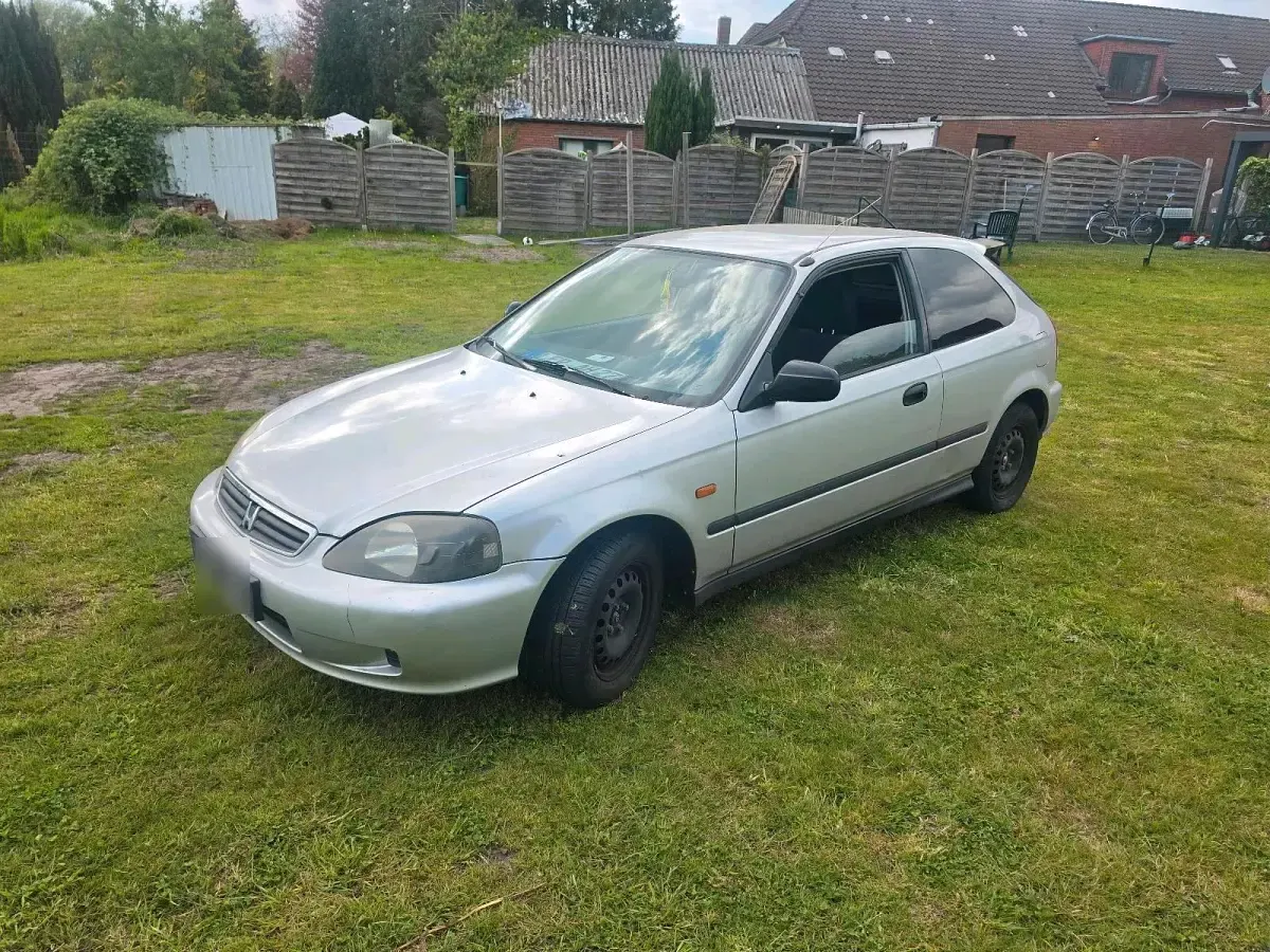Second-hand Honda Civic 75 CP (55 kW) 2000 Argintiu Hatchback