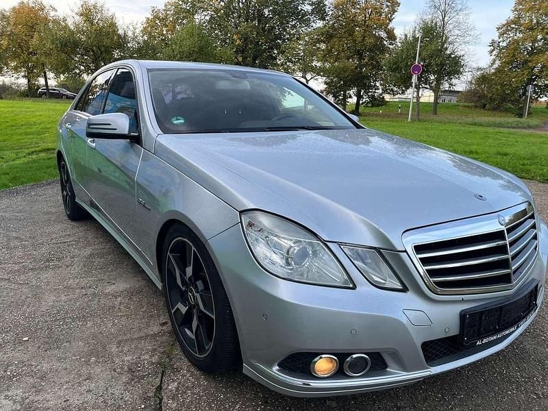 Gebraucht Mercedes E220 170 PS (125 kW) 2009 Iridiumsilber  metalliclack Limousine