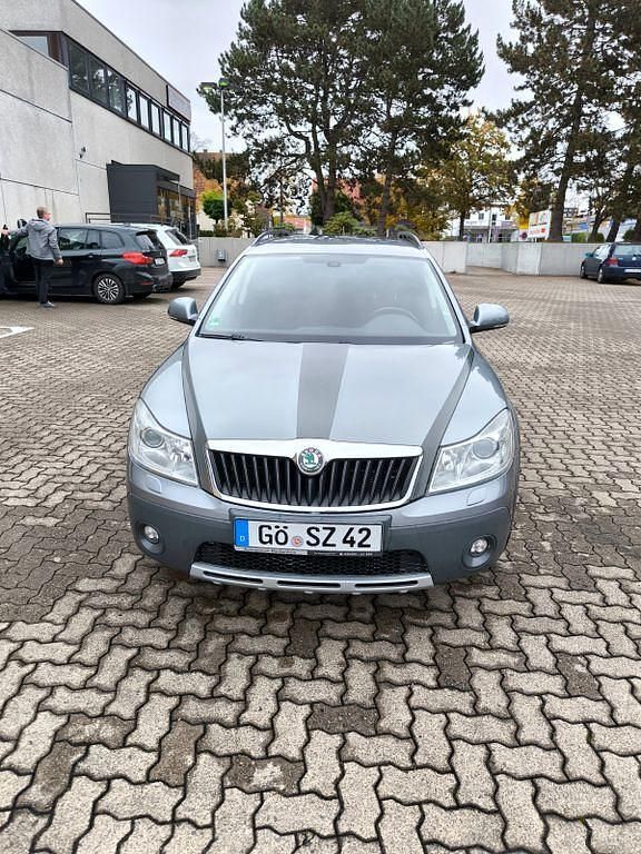 Gebraucht Skoda Octavia 160 PS (117 kW) 2012 Grau Kombi