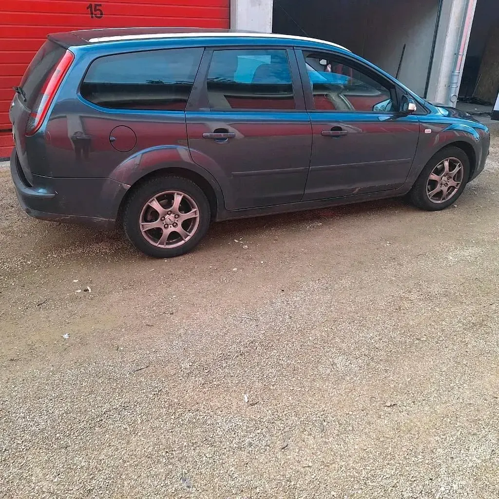 Gebraucht Ford Focus 90 PS (66 kW) 2007 Grau Kombi