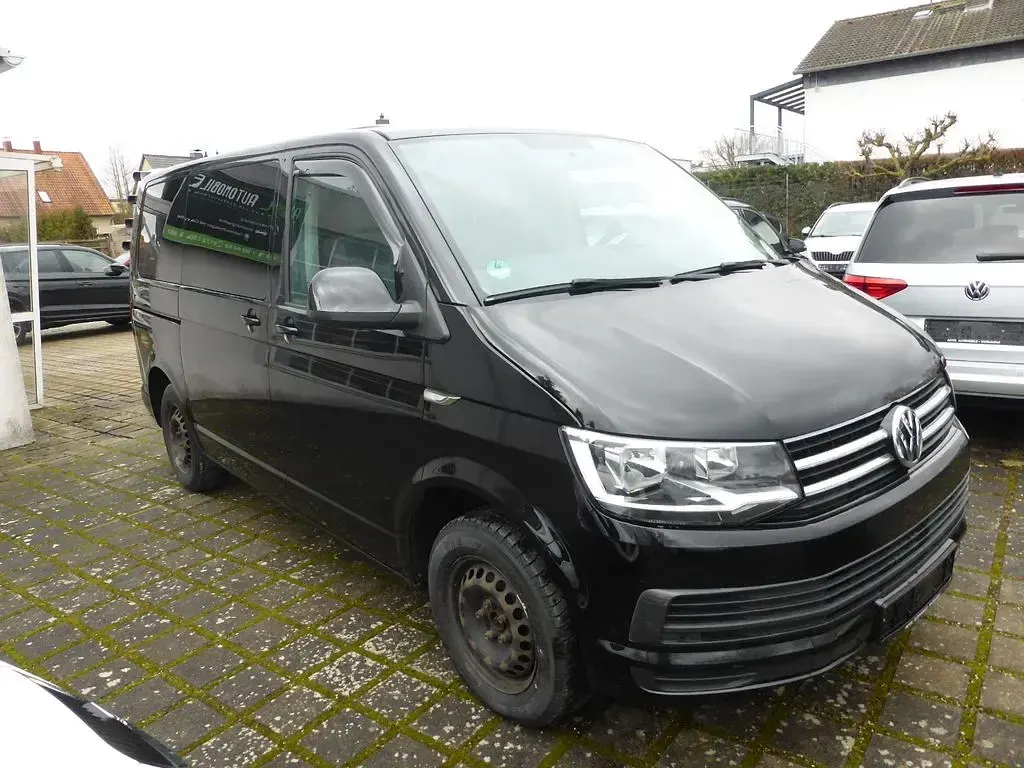 Second-hand VW Caravelle 150 CP (110 kW) 2016 Negru Van