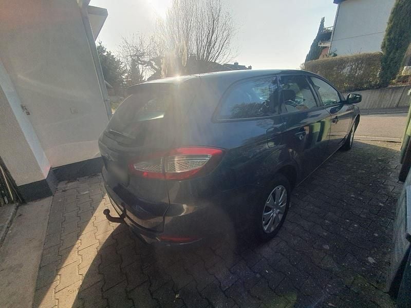 Gebraucht Ford Mondeo S 140 PS (102 kW) 2011 Grau Kombi