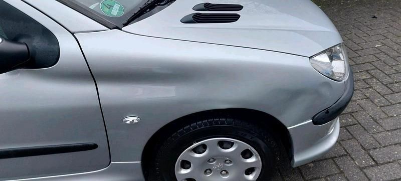 Gebraucht Peugeot 206 68 PS (50 kW) 2009 Silber Kleinwagen
