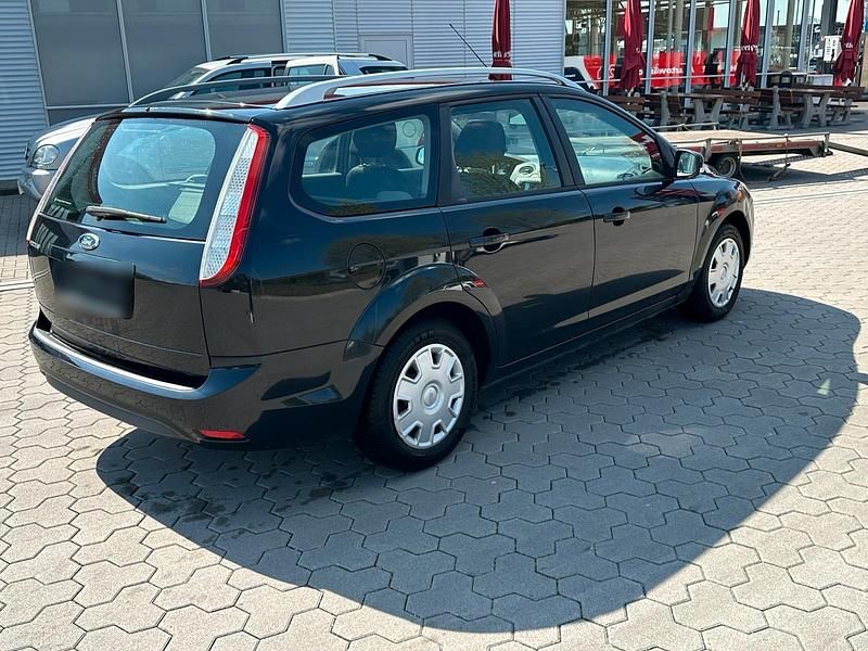 Gebraucht Ford Focus 101 PS (74 kW) 2010 Schwarz Kombi