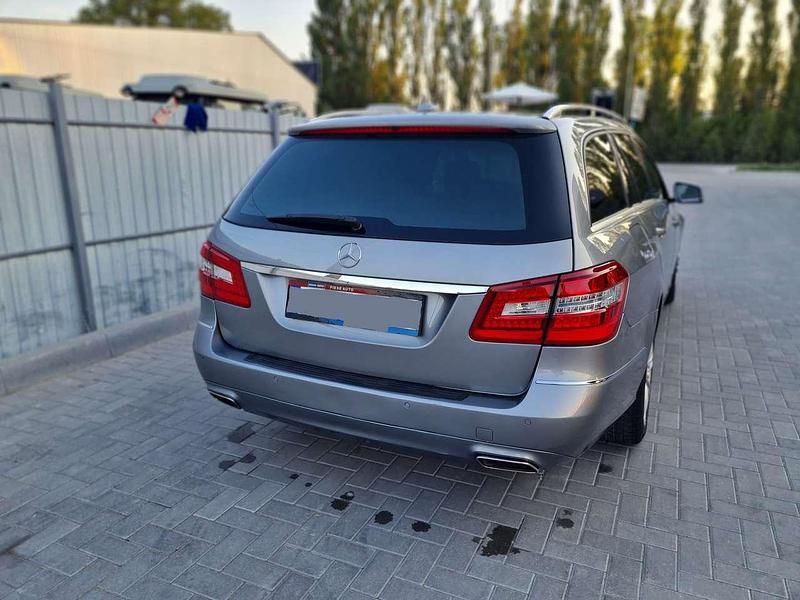 Gebraucht Mercedes E200 Avantgarde 136 PS (100 kW) 2012 Grau Kombi