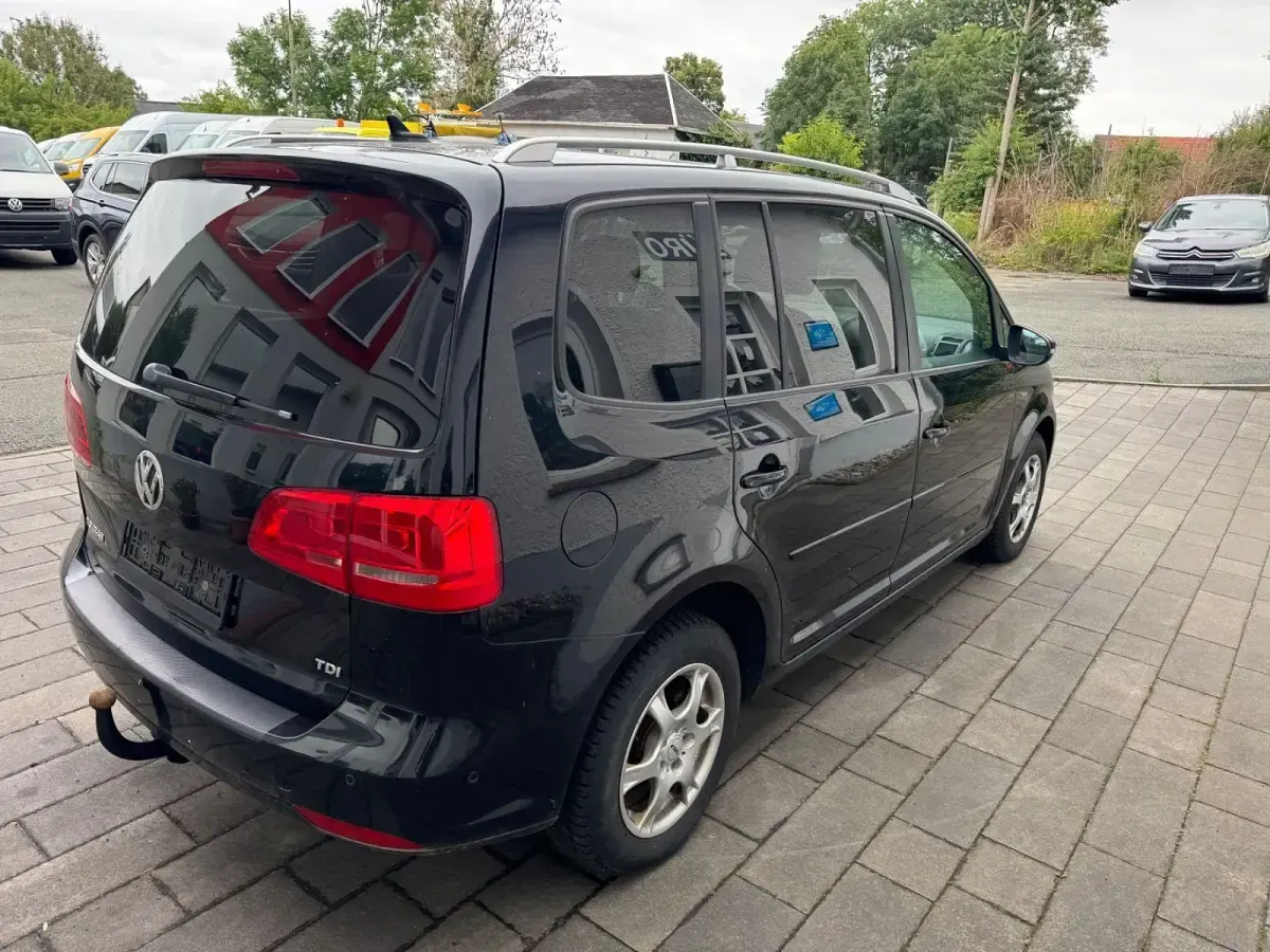 Gebraucht VW Touran Life 105 PS (77 kW) 2013 Schwarz Van / Kleinbus