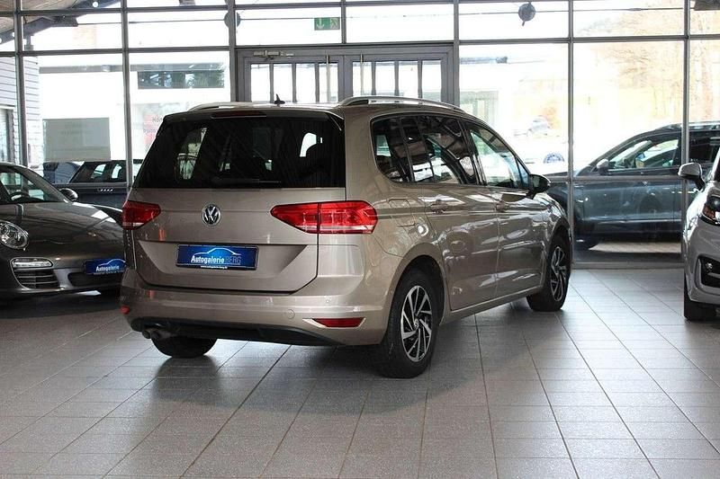 Gebraucht VW Touran Join 150 PS (110 kW) 2018 Beige Van / Kleinbus