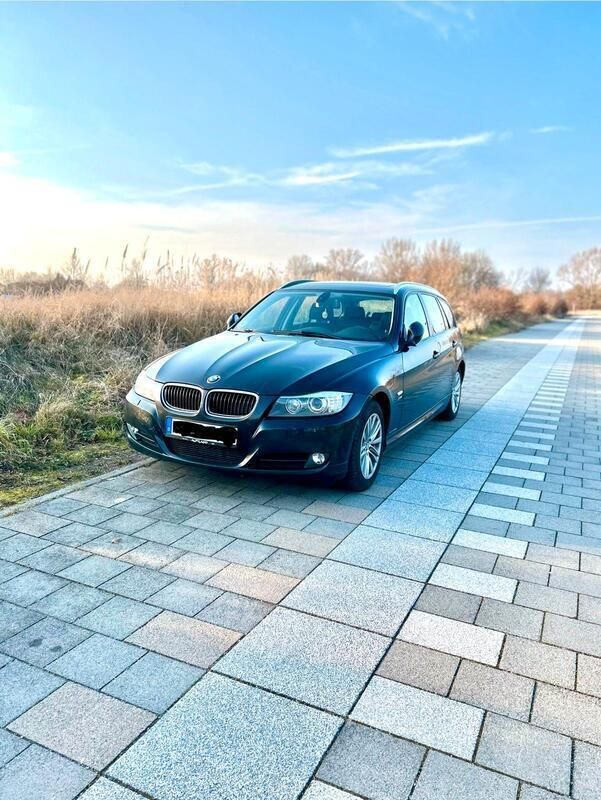 Schwarz Gebraucht 2012 BMW 320 Comfort Edition Kombi | 7.260 € (Guter Preis) - Bild 1/4