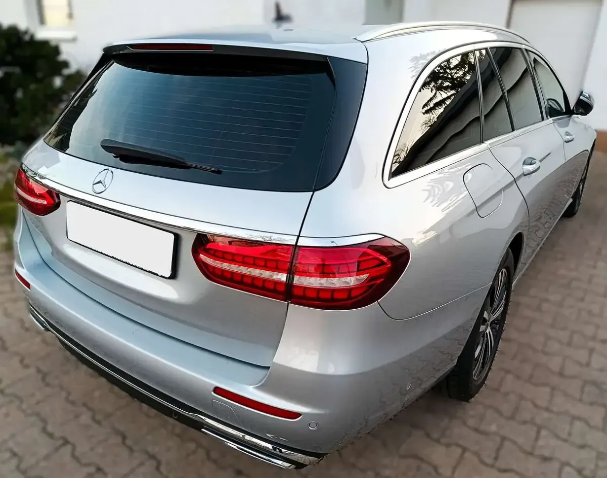 Usado Mercedes E220 Avantgarde 194 CV (142 kW) 2021 Plateado Familiar