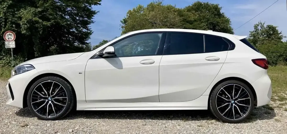 Gebraucht BMW 120 M Sport 190 PS (139 kW) 2022 Weiß Limousine