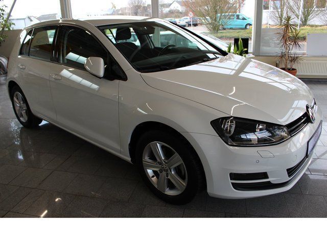 Gebraucht VW Golf VII Comfortline 110 PS (80 kW) 2016 Weiß Limousine