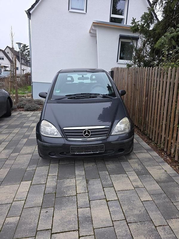 Schwarz Gebraucht 2000 Mercedes A140 Avantgarde Van / Kleinbus | 900 € (Guter Preis) - Bild 1/4