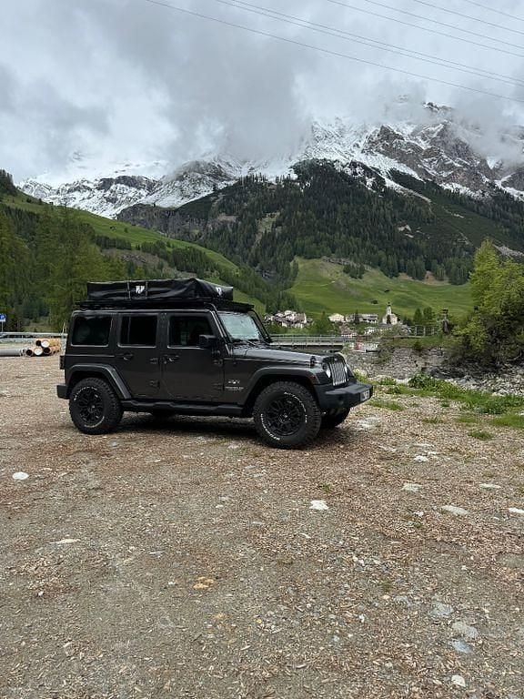 Grau Gebraucht 2017 Jeep Wrangler Sahara SUV | 41.900 € (Teuer) - Bild 1/4
