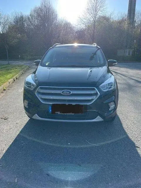 Gebraucht Ford Kuga Titanium 150 PS (110 kW) 2020 Schwarz SUV