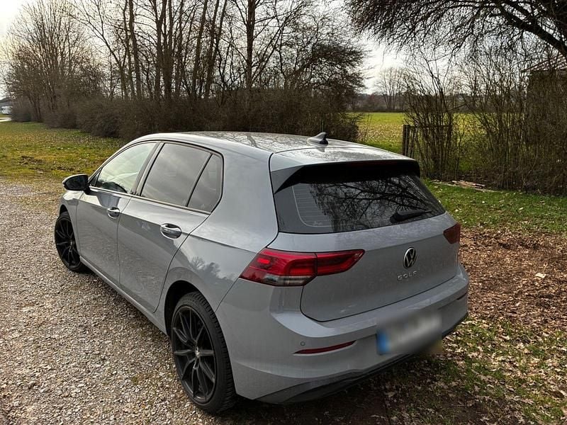 Gebraucht VW Golf VIII Style 131 PS (96 kW) 2021 Grau Limousine