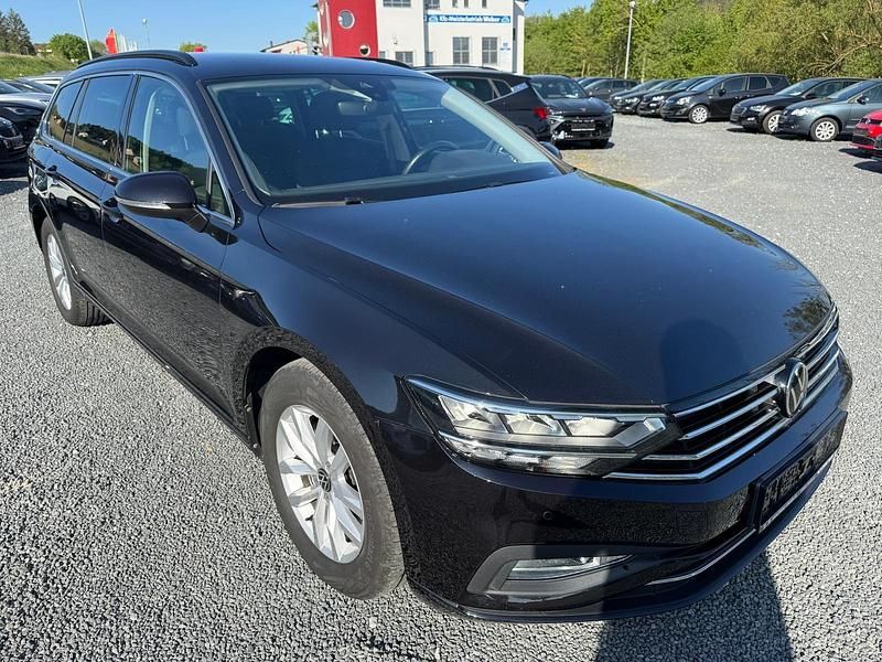 Schwarz Gebraucht 2022 VW Passat Business Kombi | 19.980 € (Guter Preis) - Bild 1/4