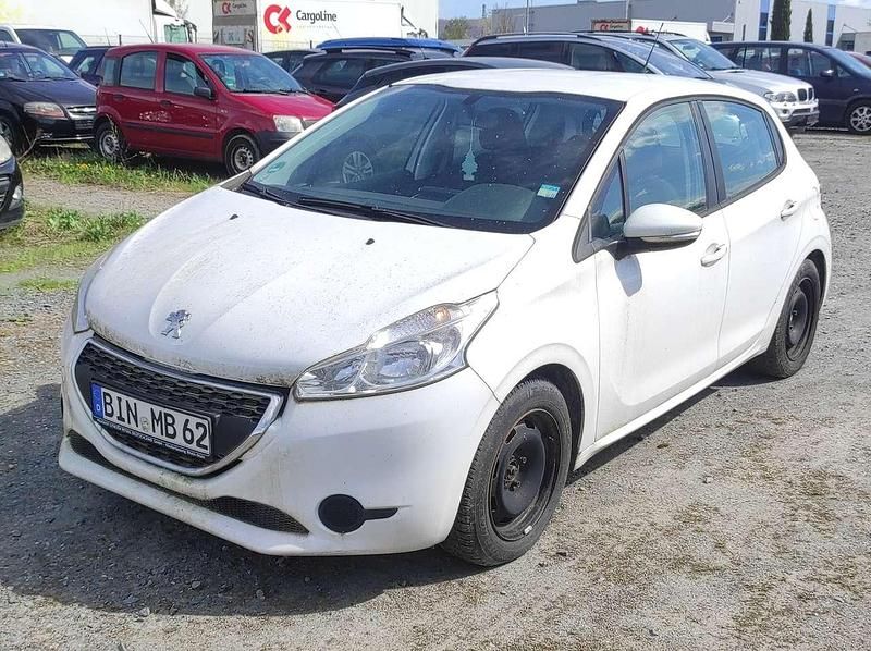 Gebraucht Peugeot 208 Active 68 PS (50 kW) 2015 Lack weiss banquise/deckende Kleinwagen
