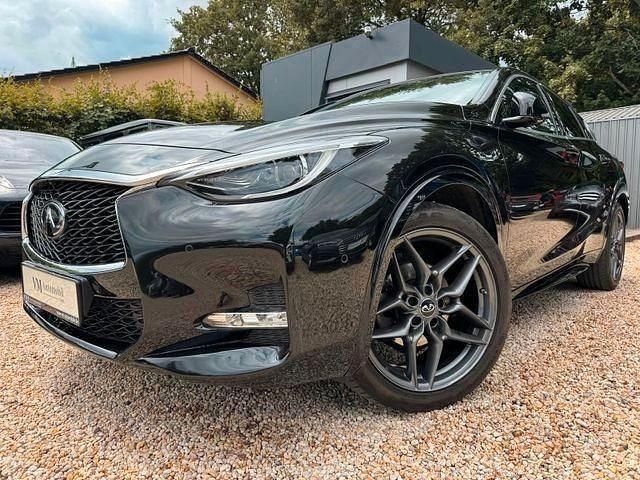 Schwarz Gebraucht 2019 Infiniti Q30 Limousine | 21.790 € (Etwas zu teuer) - Bild 1/4