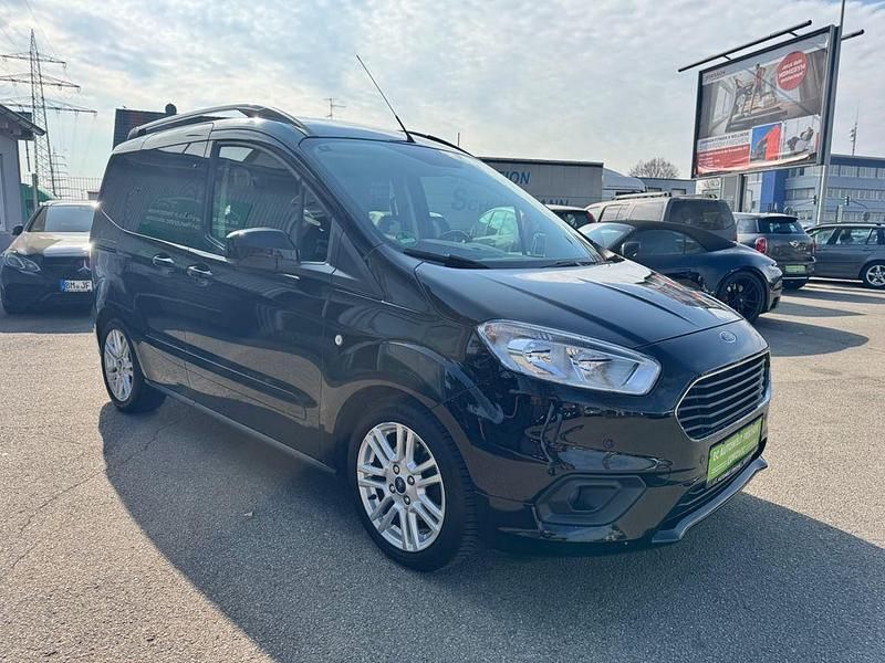 Gebraucht Ford Tourneo Courier Titanium 101 PS (74 kW) 2018 Schwarz Van / Kleinbus