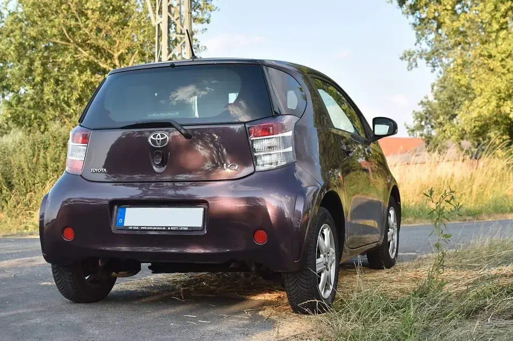 Gebraucht Toyota iQ 68 PS (50 kW) 2009 Violett Kleinwagen