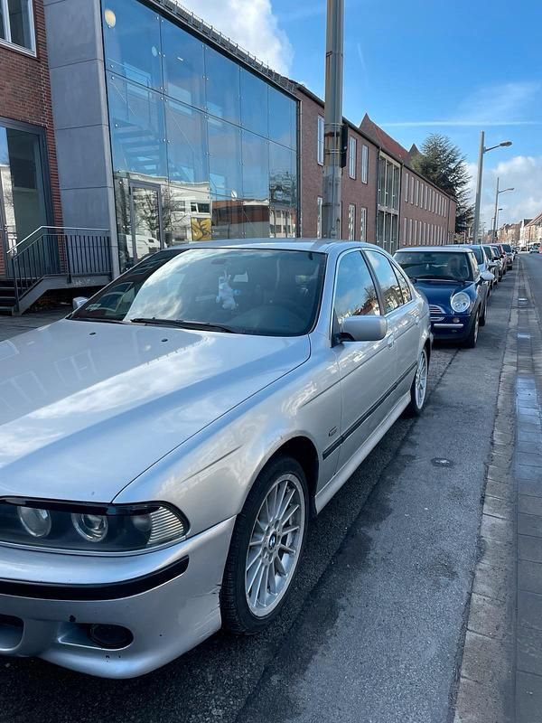 Gebraucht BMW 530 193 PS (141 kW) 2001 Silber Limousine