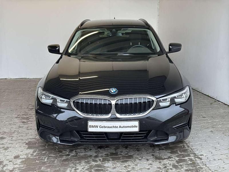 Gebraucht BMW 330e Advantage 292 PS (214 kW) 2022 Schwarz Limousine