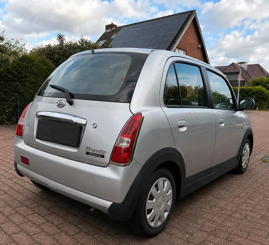 Gebraucht Daihatsu Trevis 58 PS (42 kW) 2009 Silber Kleinwagen
