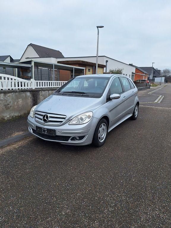 Gebraucht Mercedes B150 95 PS (69 kW) 2005 Silber Van / Kleinbus