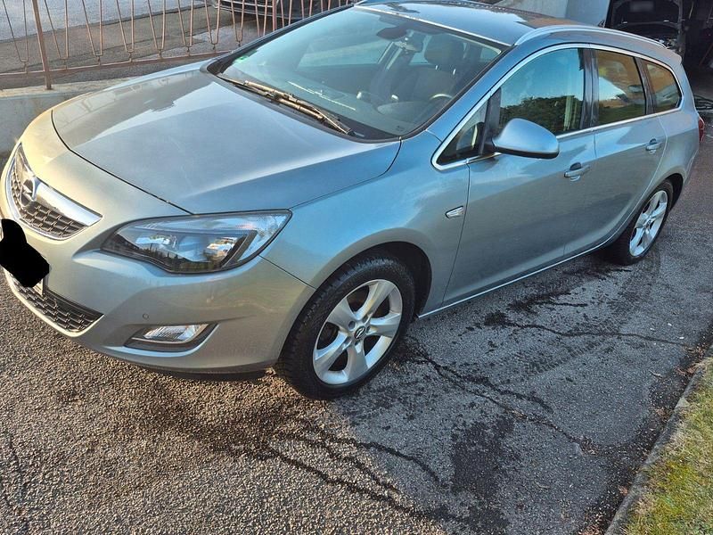 Gebraucht Opel Astra Innovation 179 PS (131 kW) 2011 Grau Kombi