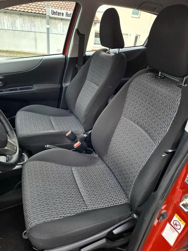 Gebraucht Toyota Yaris Cool 99 PS (72 kW) 2014 Rot Kleinwagen