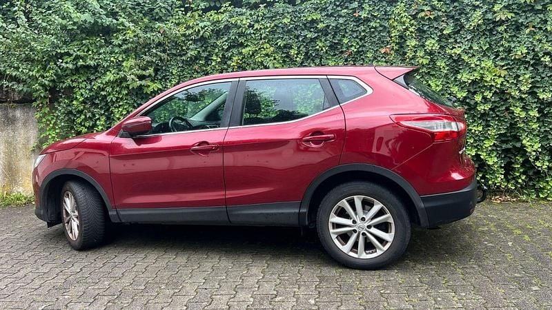 Rot Gebraucht 2016 Nissan Qashqai N-Vision SUV | 8.000 € (Superpreis) - Bild 1/4