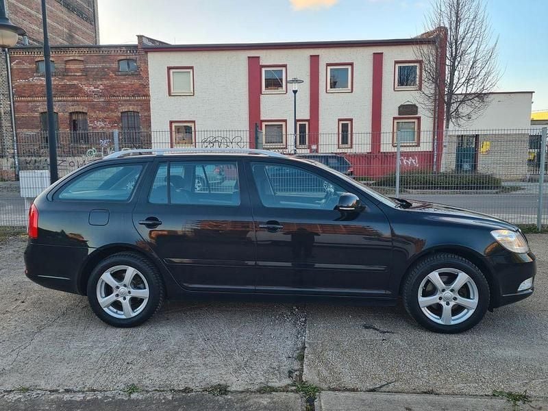 Gebraucht Skoda Octavia 122 PS (89 kW) 2010 Schwarz Kombi