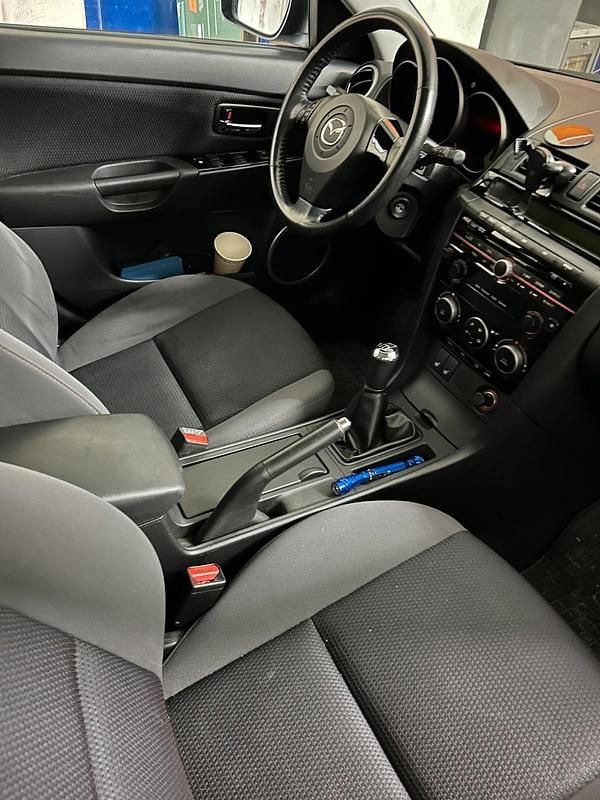 Second-hand Mazda 3 106 CP (77 kW) 2008 Negru Hatchback