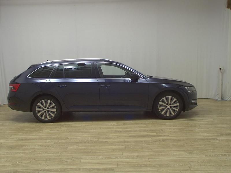 Gebraucht Skoda Superb Style 150 PS (110 kW) 2022 Blau Kombi