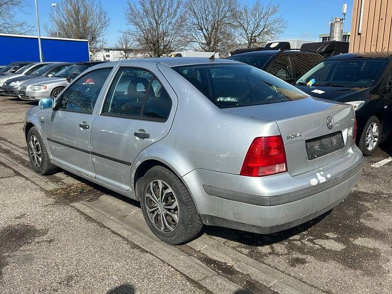 Gebraucht VW Bora Basis 116 PS (85 kW) 2001 Silber Limousine
