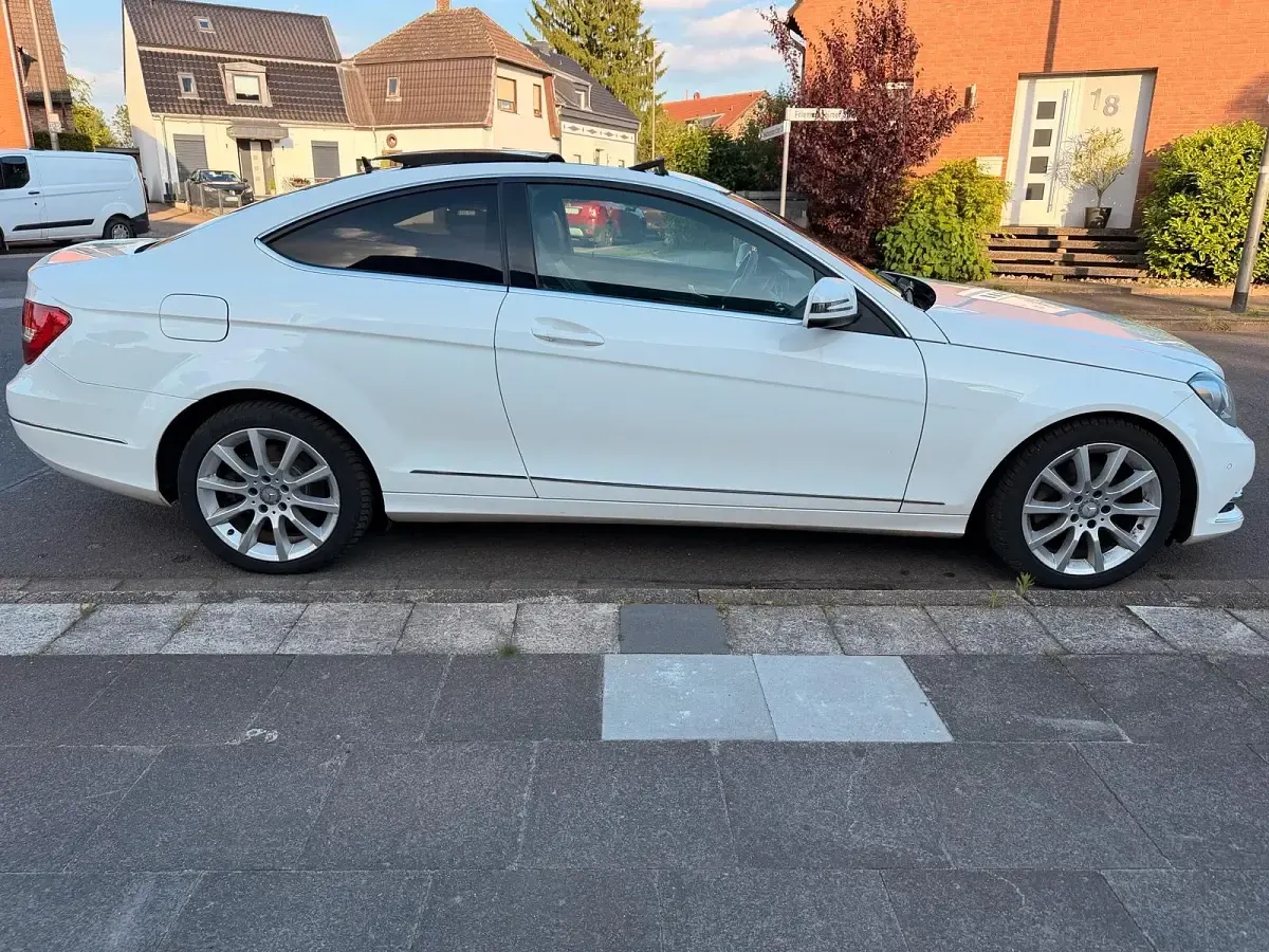 Gebraucht Mercedes C220 170 PS (125 kW) 2013 Weiß Coupé