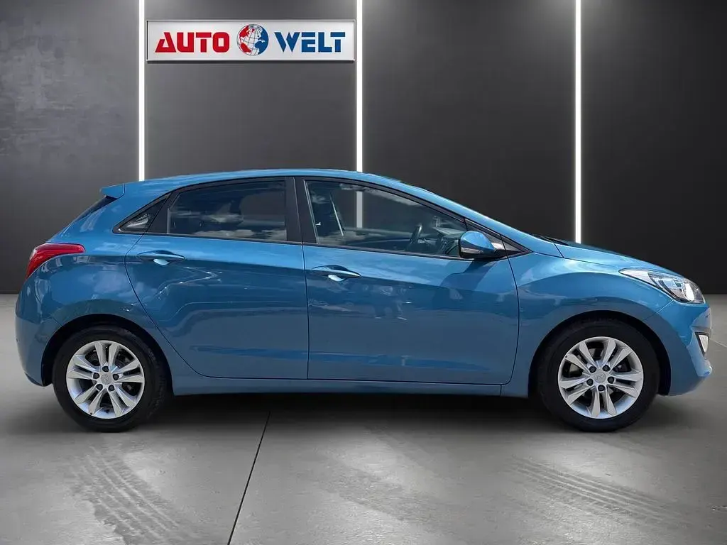 Gebraucht Hyundai i30 Classic 99 PS (72 kW) 2012 Blau Limousine