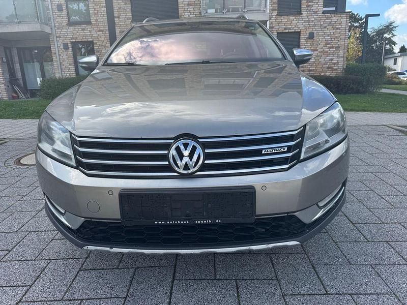 Braun Gebraucht 2012 VW Passat Alltrack Basis Kombi | 4.500 € - Bild 1/4