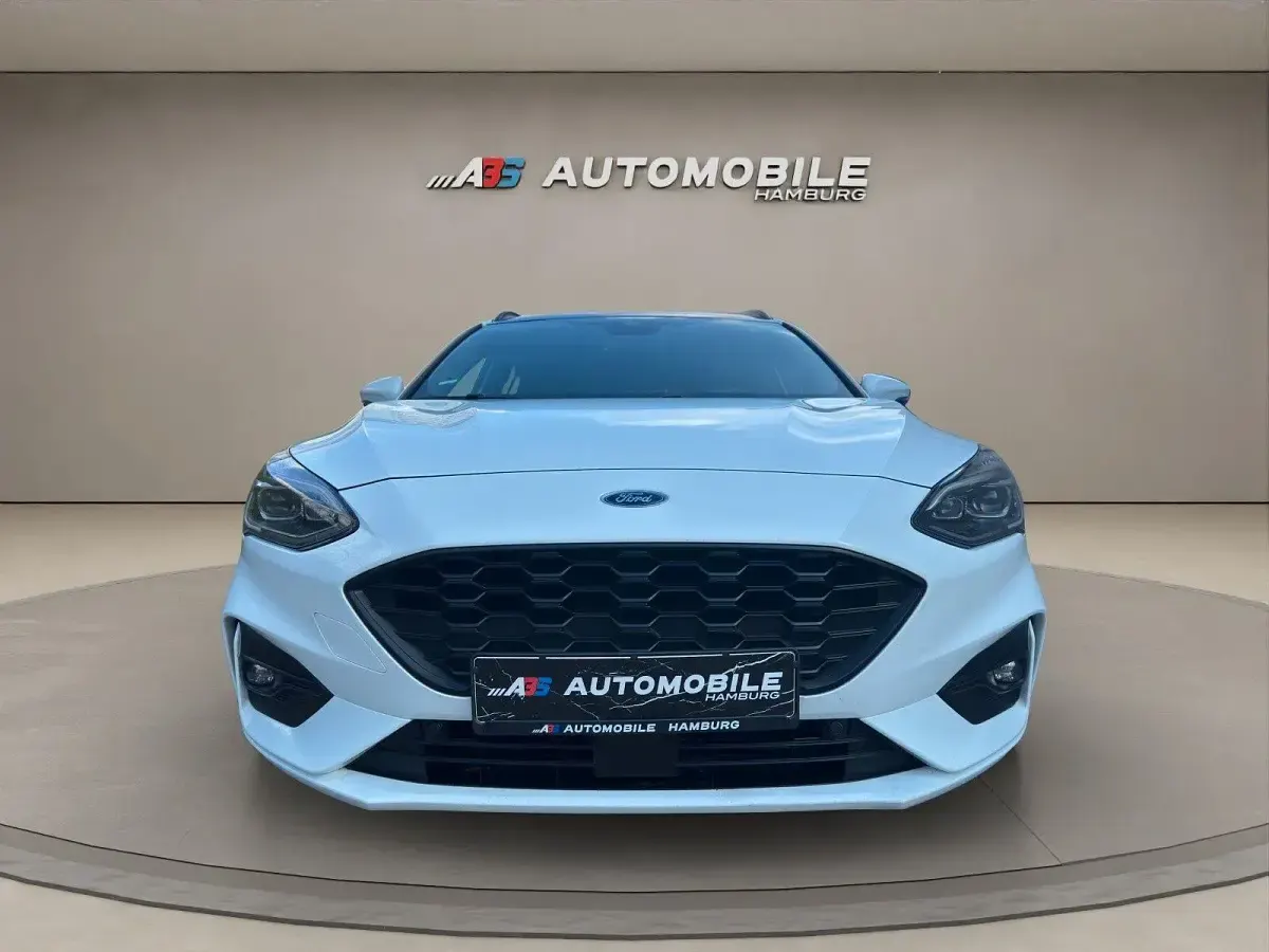 Używany Ford Focus ST-Line 150 KM (110 kW) 2021 Biały Kombi