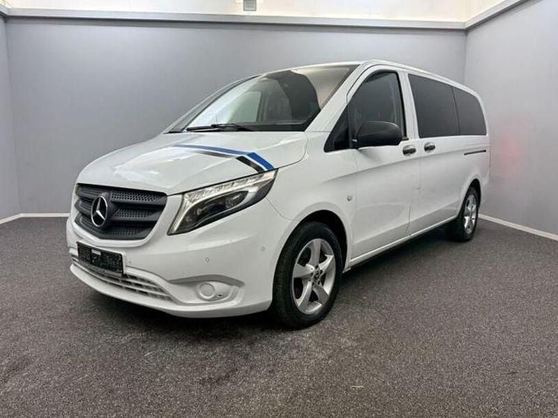 Grau Gebraucht 2019 Mercedes Vito Edition Van / Kleinbus | 17.999 € (Guter Preis) - Bild 1/4