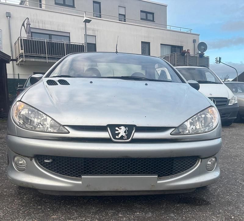 Gebraucht Peugeot 206 CC 109 PS (80 kW) 2004 Silber Cabrio