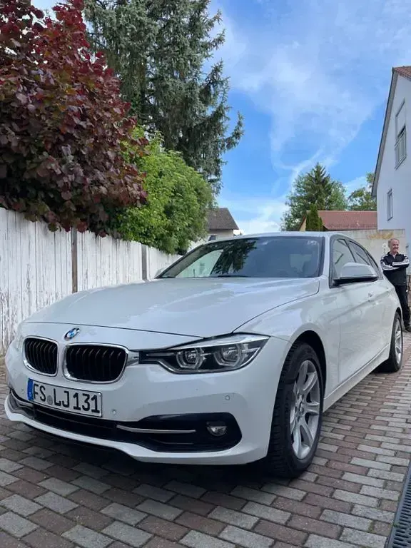 Gebraucht BMW 320 184 PS (135 kW) 2018 Weiß Limousine