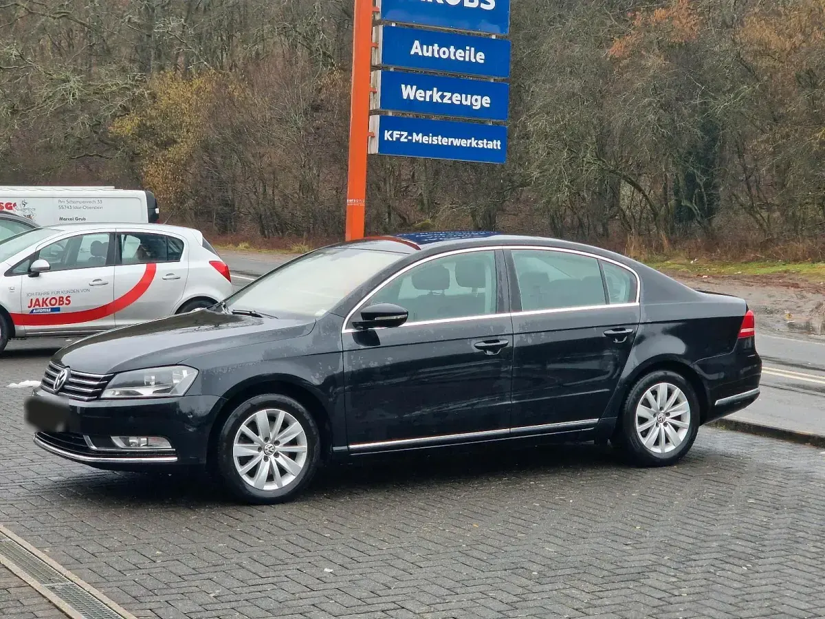 Gebraucht VW Passat 122 PS (89 kW) 2011 Schwarz Limousine