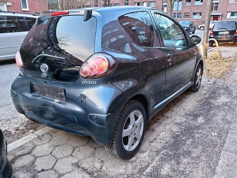 Gebraucht Toyota Aygo 68 PS (50 kW) 2012 Schwarz Kleinwagen