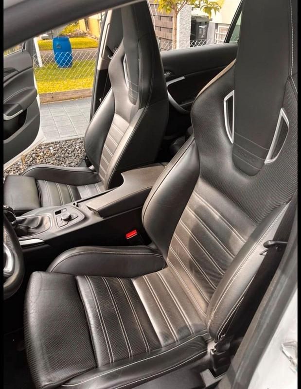 Gebraucht Opel Insignia 194 PS (142 kW) 2013 Weiß Kombi