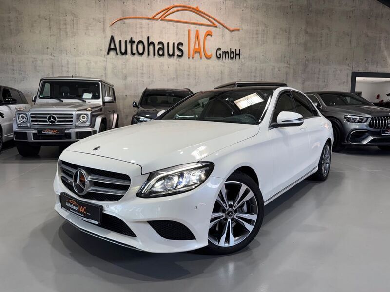 Weiß Gebraucht 2020 Mercedes C300 Limousine | 33.900 € (Superpreis) - Bild 1/4