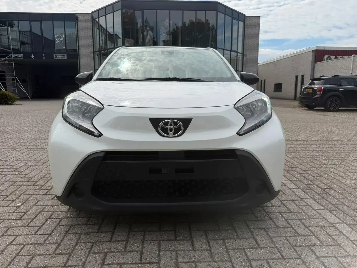Gebraucht Toyota Aygo X X-play 72 PS (52 kW) 2023 Weiß SUV