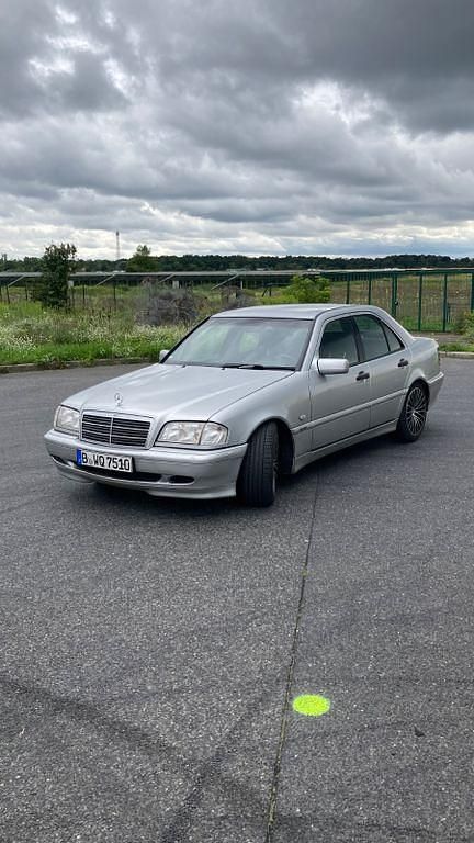 Silber Gebraucht 1998 Mercedes C230 Limousine | 2.400 € (Superpreis) - Bild 1/4