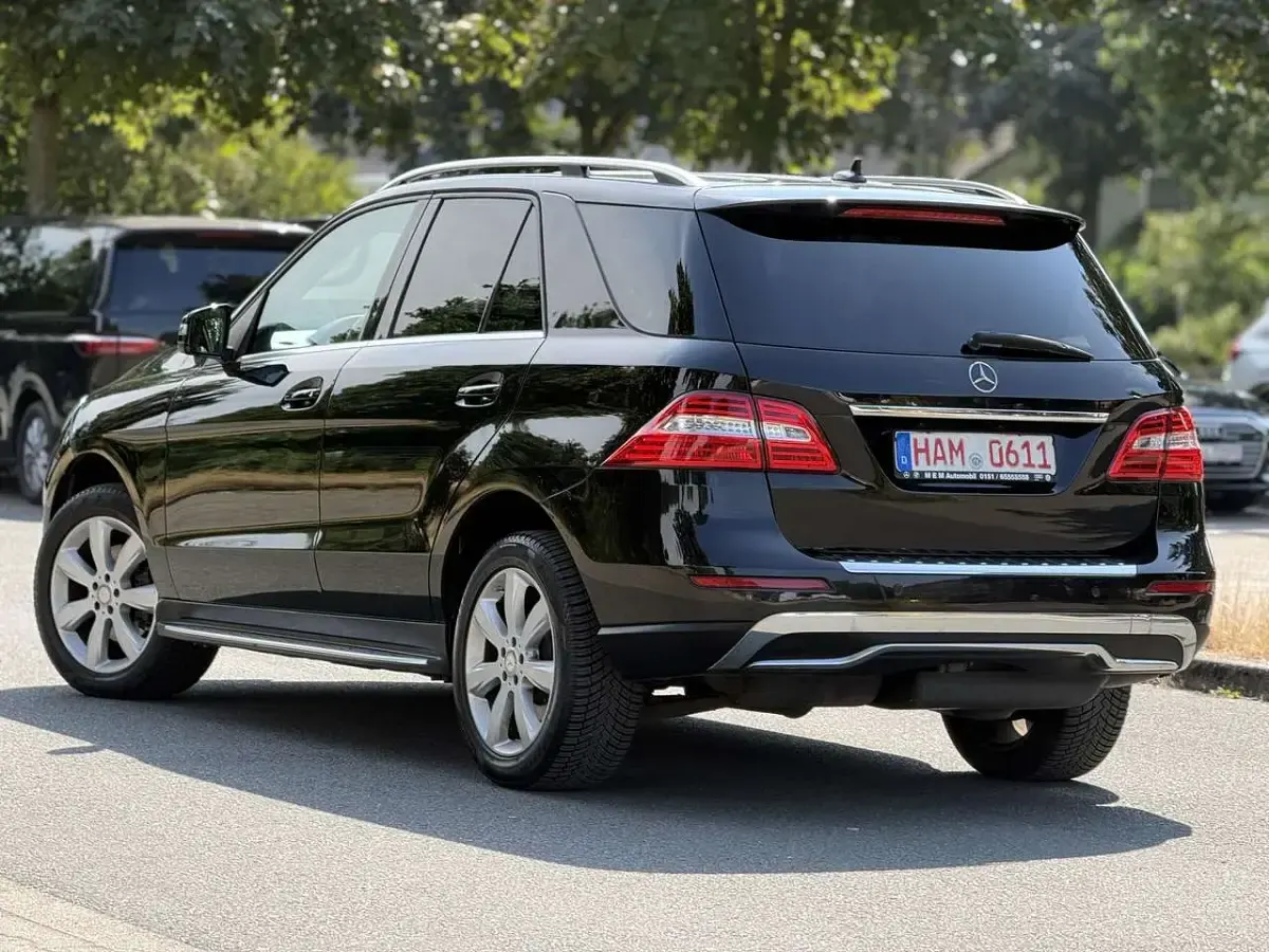 Gebraucht Mercedes ML250 204 PS (150 kW) 2014 Obsidianschwarz  metalliclack SUV