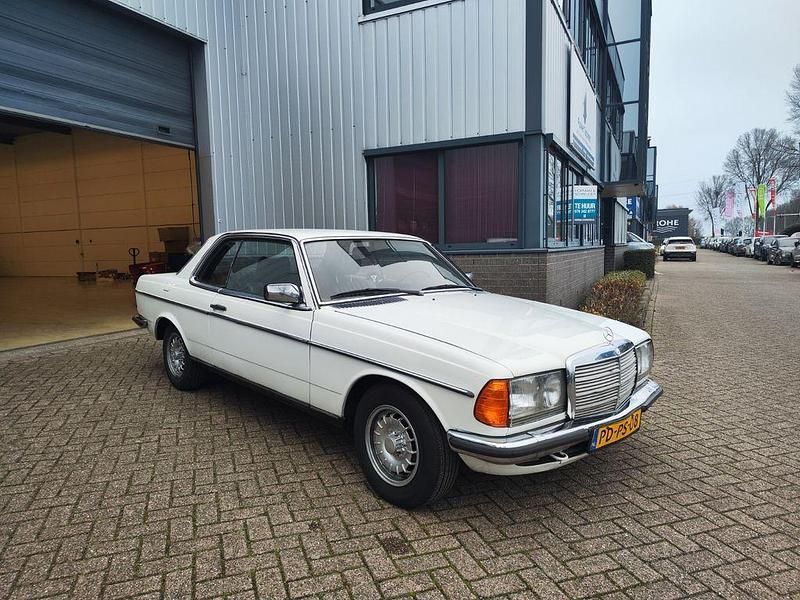 Weiß Gebraucht 1978 Mercedes 280 Coupé | 10.500 € - Bild 1/4
